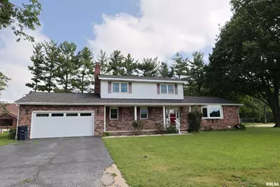 102 Hawthorne, Salem, IL 62881 - Photo 1