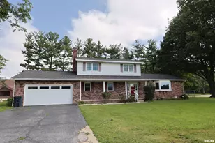 102 Hawthorne, Salem, IL 62881 - Photo 1