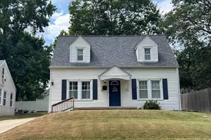 823 N College St, Salem, IL 62881 - Photo 1