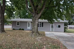 515 S 6th St, Earlville, IL 62932 - Photo 1