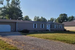 1355 College Ave, Salem, IL 62881 - Photo 1