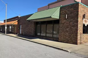 122 W Main St, Salem, IL 62881 - Photo 1