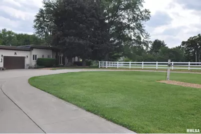 18616 N 35th Avenue, East Moline, IL 61244 - Photo 1