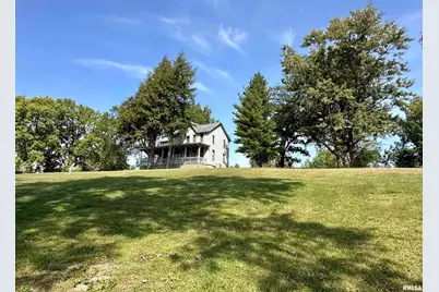 206 32nd Avenue N, Clinton, IA 52732 - Photo 1