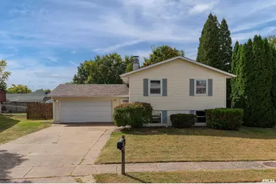 1927 W 55th Street, Davenport, IA 52806 - Photo 1