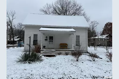 809 S Commercial Street, Benton, IL 62812 - Photo 1