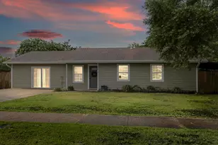 726 E Hollywood Blvd E, Mary Esther, FL 32569 - Photo 1