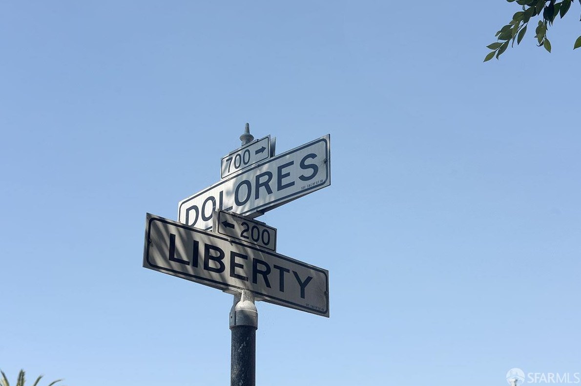 240 Liberty St, San Francisco CA  94114-3059 exterior