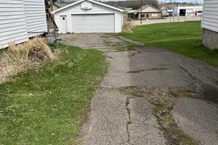 314 N Division St, Loyal, WI 54446 - Photo 29