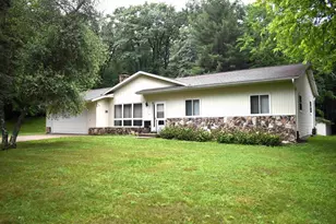 927 S Oakwood St, Hancock, WI 54943 - Photo 3