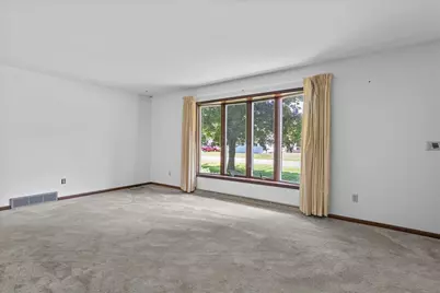 2706 S Maywood Avenue, Marshfield, WI 54449 - Photo 7