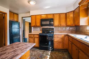 806 Pease St, Augusta, WI 54722 - Photo 11