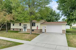 1213 E 29th St, Marshfield, WI 54449 - Photo 3