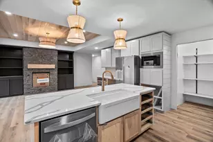 404 S Cypress Ave, Marshfield, WI 54449 - Photo 9