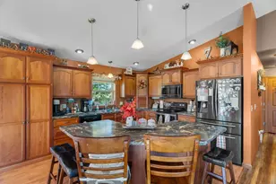 725 Plisch St, Athens, WI 54411 - Photo 9