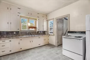 310 W 4th St, Marshfield, WI 54449 - Photo 11