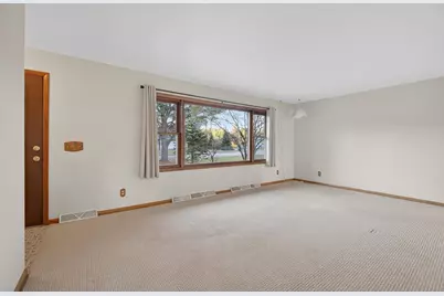 6940 Fairview Lane, Wisconsin Rapids, WI 54494 - Photo 11