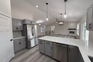 621 Amberwood Wy, Plover, WI 54467 - Photo 11