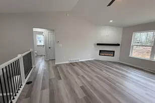 621 Amberwood Wy, Plover, WI 54467 - Photo 5