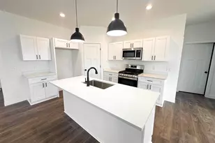 118125 Betty Dr, Stratford, WI 54484 - Photo 3