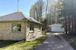 7892 Old 101 Rd, Armstrong Creek, WI 54103 - Photo 5