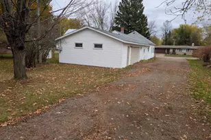 111 N 5th St, Abbotsford, WI 54405 - Photo 3