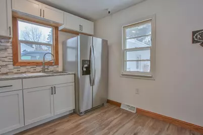 424 N 8th Avenue, Wausau, WI 54401 - Photo 9