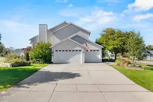 2112 W 3rd St, Marshfield, WI 54449 - Photo 5