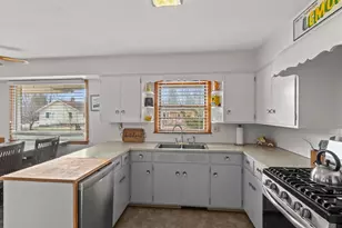 516 6th Ave, Stevens Point, WI 54481 - Photo 5