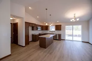 2200 S Cottonwood Ave, Marshfield, WI 54449 - Photo 7