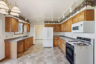 1906 S Cedar Ave, Marshfield, WI 54449 - Photo 13