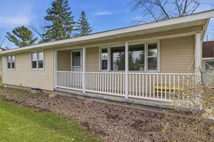 215 Willow St, Stevens Point, WI 54481 - Photo 3