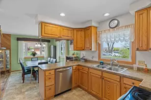 715 N Hinman Ave, Marshfield, WI 54449 - Photo 9