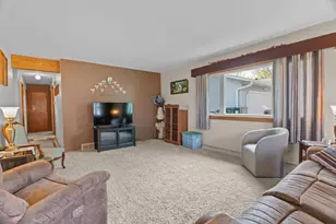 715 N Hinman Ave, Marshfield, WI 54449 - Photo 3