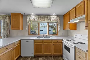 808 N Walnut Ave, Marshfield, WI 54449 - Photo 13