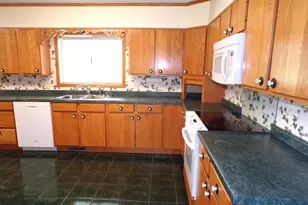 406 W Schofield Ave, Greenwood, WI 54437 - Photo 5