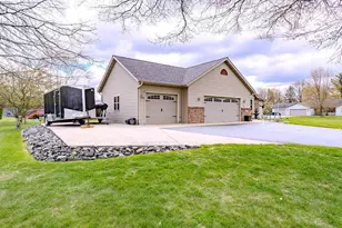 1985 Woodcrest Cir, Kronenwetter, WI 54455 - Photo 3