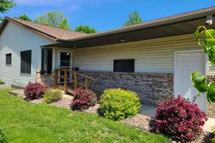 3158 S 33rd St, La Crosse, WI 54601 - Photo 1