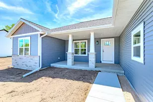 621 Amberwood Wy, Plover, WI 54467 - Photo 5