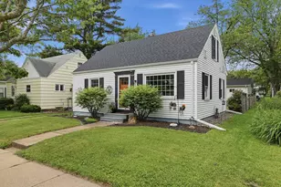 908 S Peach Ave, Marshfield, WI 54449 - Photo 3