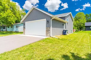 907 S 22nd Ave, Wausau, WI 54401 - Photo 5