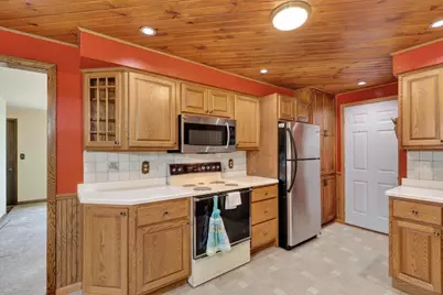 1060 Lakewood Lane, Wisconsin Rapids, WI 54494 - Photo 3