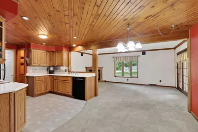 1060 Lakewood Lane, Wisconsin Rapids, WI 54494 - Photo 9