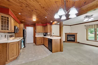 1060 Lakewood Lane, Wisconsin Rapids, WI 54494 - Photo 7