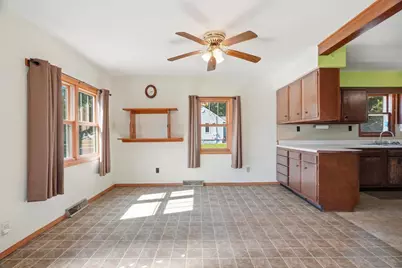 400 N Vine Avenue, Marshfield, WI 54449 - Photo 5