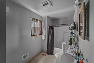 2850 N 21st St, Milwaukee, WI 53206 - Photo 9