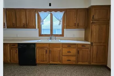 827 W North Street, Marshfield, WI 54449 - Photo 7