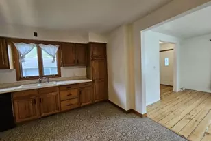 827 W North St, Marshfield, WI 54449 - Photo 5