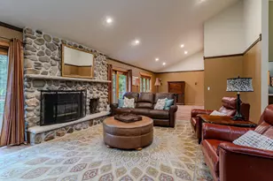 3942 Hillside Ln, Wausau, WI 54403 - Photo 9