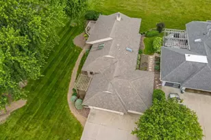 1135 Easthill Pl, Wausau, WI 54403 - Photo 5